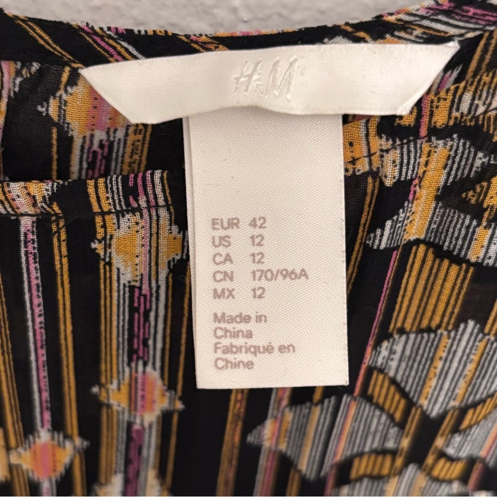 H&M geometric swing dress. EUC. - Picture 4 of 4